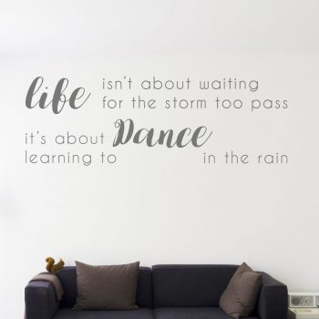 teks-tmuursticker-woonkamer-life-isn´t-about-waiting-for-the-storm-to-pass
