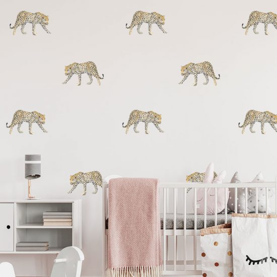 muursticker luipaard patroon waterverf babykamer kinderkamer ideeen roze